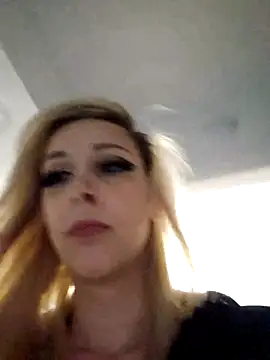 AmethystFoxx online show from February 4, 2026, 9:43 pm