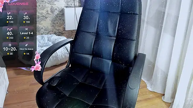   cute bitch   online show from September 22, 2025, 4:02 pm