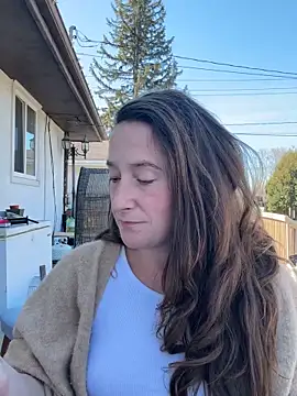 Mini And The Bear online show from May 8, 2026, 3:05 pm