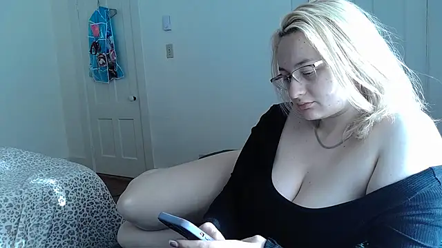 Snapshot of ashleyblaydex chatting on February 8, 2026, 7:33 pm ashleyblaydex online show from February 8, 2026, 7:33 pm