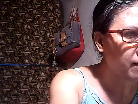 sweetsosie18 online show from June 10, 2026, 1:01 pm