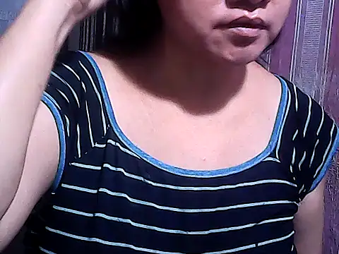 sweetsosie18 online show from October 13, 2025, 4:08 pm