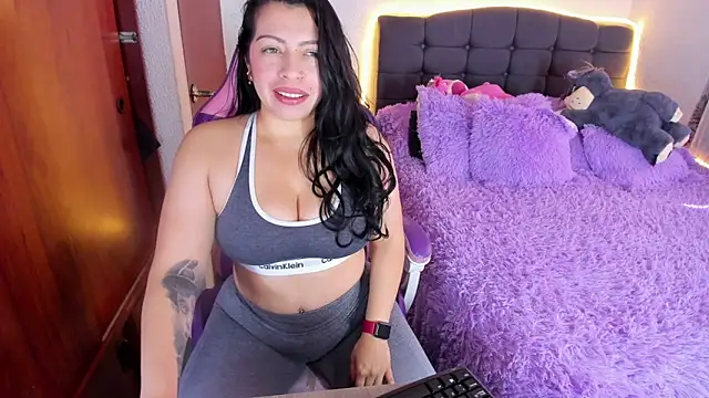 saphira owen online show from February 15, 2025, 4:01 pm