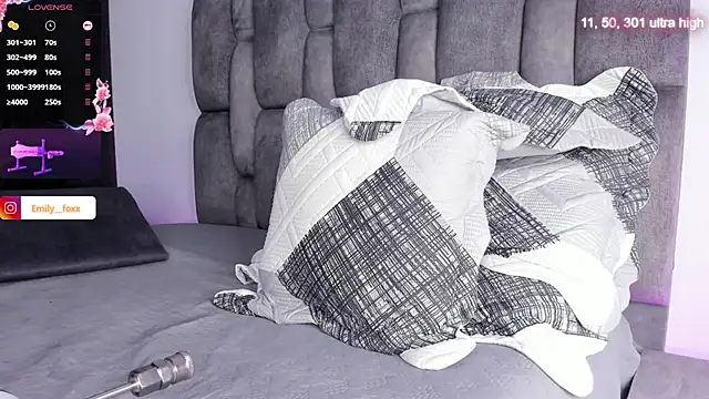 Snapshot of emily_fox1 chatting on February 5, 2026, 10:44 am emily fox1 online show from February 5, 2026, 10:44 am