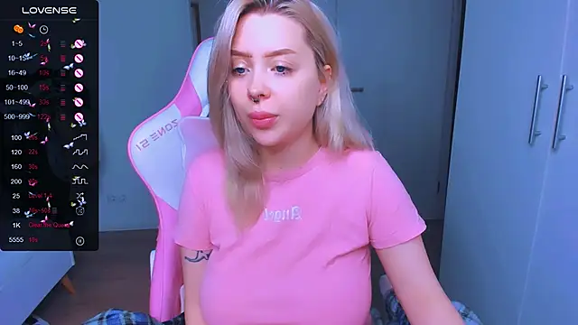 MonaLauu online show from February 5, 2025, 6:04 pm