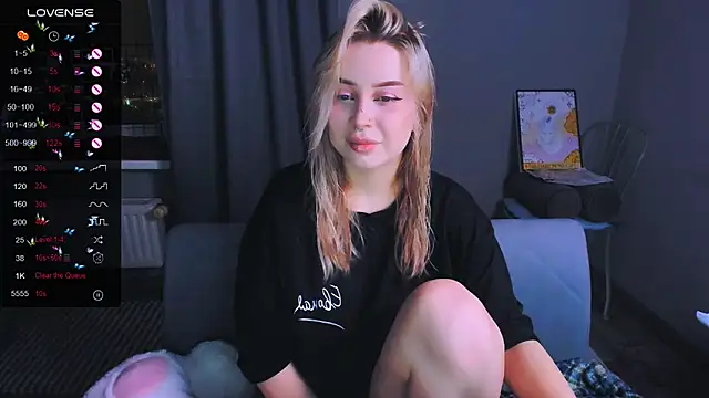 MonaLauu online show from February 4, 2026, 11:00 pm