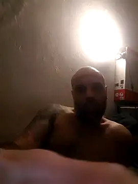 Snapshot of Ladyshaker82 chatting on February 26, 2025, 9:20 pm Ladyshaker82 online show from February 26, 2025, 9:20 pm