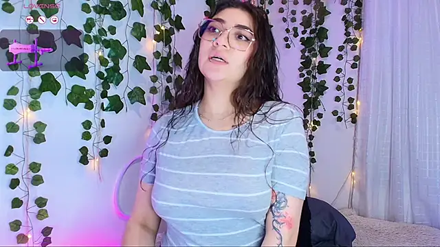 Snapshot of Samii_Evans chatting on October 10, 2025, 6:25 am Samii Evans online show from October 10, 2025, 6:25 am