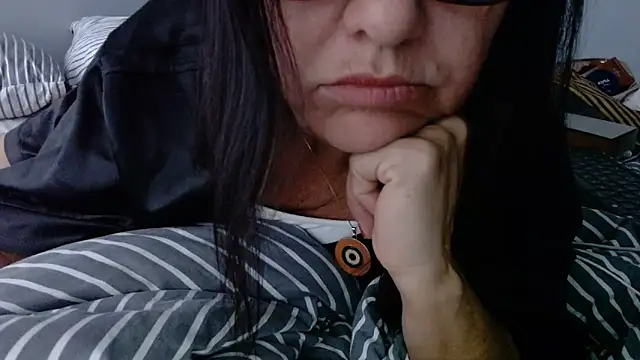 Snapshot of Linda1975 chatting on June 16, 2026, 6:24 am Linda1975 online show from June 16, 2026, 6:24 am