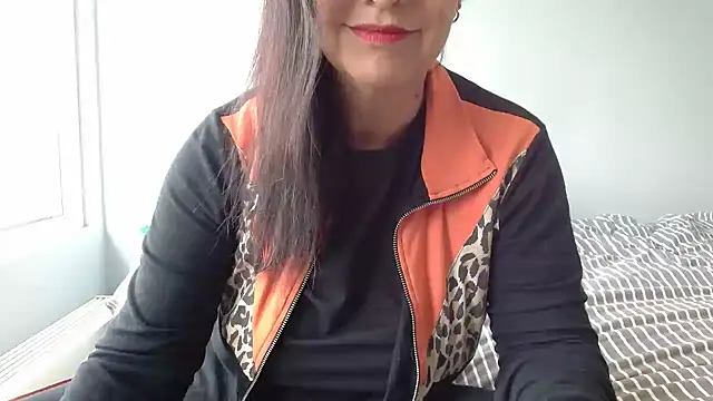 Snapshot of Linda1975 chatting on June 15, 2026, 12:05 pm Linda1975 online show from June 15, 2026, 12:05 pm