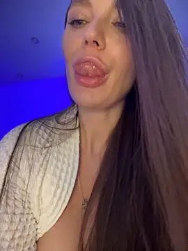 Snapshot of Emma_Catt chatting on December 24, 2024, 5:44 pm Emma Catt online show from December 24, 2024, 5:44 pm