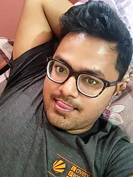 Snapshot of Honestguy100 chatting on November 3, 2025, 10:19 am Honestguy100 online show from November 3, 2025, 10:19 am