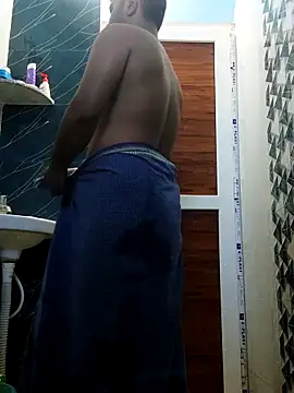 Snapshot of Honestguy100 chatting on November 4, 2025, 5:22 am Honestguy100 online show from November 4, 2025, 5:22 am