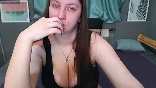 LiyaSilve online show from February 18, 2025, 1:21 am