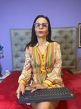 Snapshot of Miss_ellien chatting on July 2, 2026, 4:18 am Miss ellien online show from July 2, 2026, 4:18 am