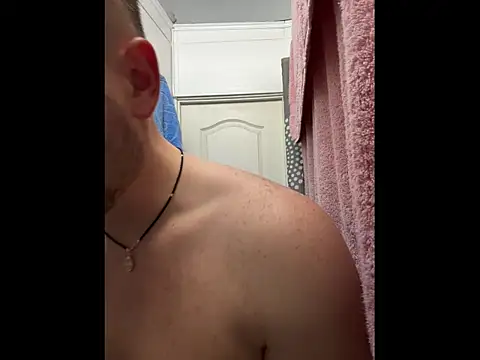 Snapshot of MartinBrandon chatting on June 11, 2026, 12:32 am MartinBrandon online show from June 11, 2026, 12:32 am