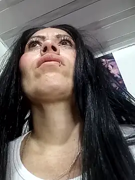 Tania mature online show from April 22, 2026, 5:20 pm