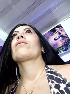 Tania mature online show from April 25, 2026, 5:43 pm