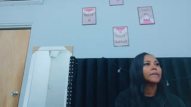 colombiamommy online show from November 21, 2025, 12:37 pm