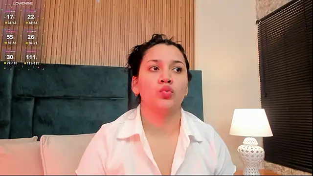 Snapshot of Kareena_chopra chatting on July 17, 2026, 12:46 pm Kareena chopra online show from July 17, 2026, 12:46 pm