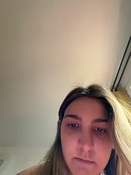 DoriDeluxe66 online show from March 5, 2026, 2:35 pm