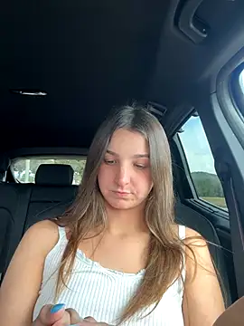 Snapshot of DoriDeluxe66 chatting on October 12, 2025, 12:17 pm DoriDeluxe66 online show from October 12, 2025, 12:17 pm