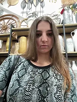 Snapshot of DoriDeluxe66 chatting on November 5, 2025, 9:56 am DoriDeluxe66 online show from November 5, 2025, 9:56 am