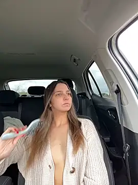 Snapshot of DoriDeluxe66 chatting on November 16, 2025, 10:42 am DoriDeluxe66 online show from November 16, 2025, 10:42 am