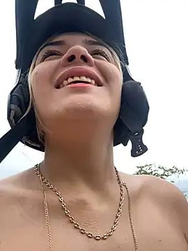 Snapshot of Sarita-candy chatting on February 23, 2025, 1:53 pm Sarita-candy online show from February 23, 2025, 1:53 pm