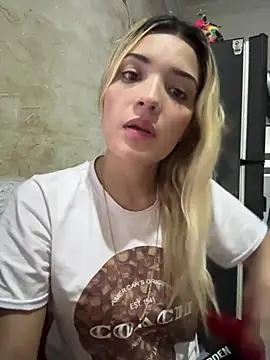 Snapshot of Sarita-candy chatting on March 14, 2025, 10:38 pm Sarita-candy online show from March 14, 2025, 10:38 pm