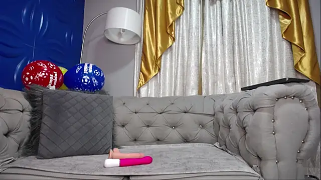 Snapshot of JolieDuvalle chatting on June 13, 2026, 12:47 pm JolieDuvalle online show from June 13, 2026, 12:47 pm