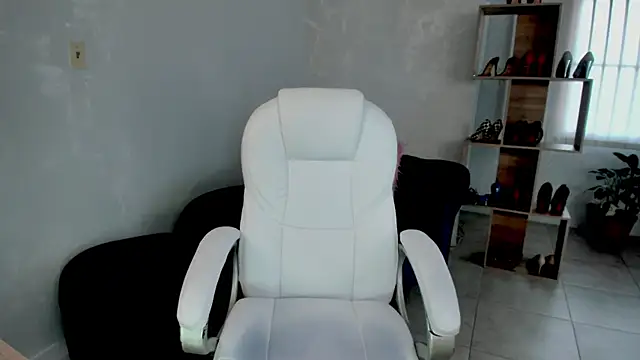 Snapshot of MissRhodes1 chatting on December 15, 2025, 8:36 pm MissRhodes1 online show from December 15, 2025, 8:36 pm