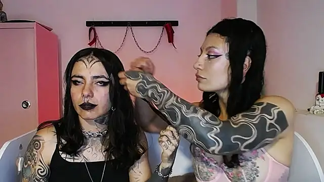 Snapshot of _onthary_6 chatting on April 4, 2026, 7:42 pm onthary 6 online show from April 4, 2026, 7:42 pm