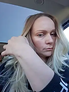 Snapshot of Bondgirl_013 chatting on November 1, 2025, 9:14 am Bondgirl 013 online show from November 1, 2025, 9:14 am