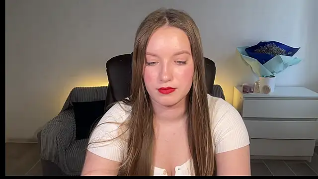 Snapshot of EvaMaddison chatting on March 21, 2026, 8:19 am EvaMaddison online show from March 21, 2026, 8:19 am