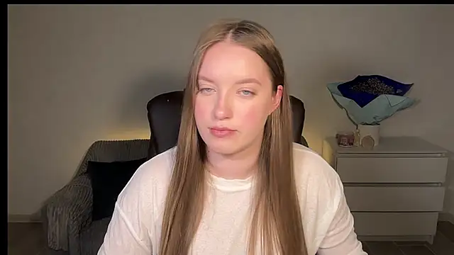 Snapshot of EvaMaddison chatting on March 25, 2026, 5:01 pm EvaMaddison online show from March 25, 2026, 5:01 pm