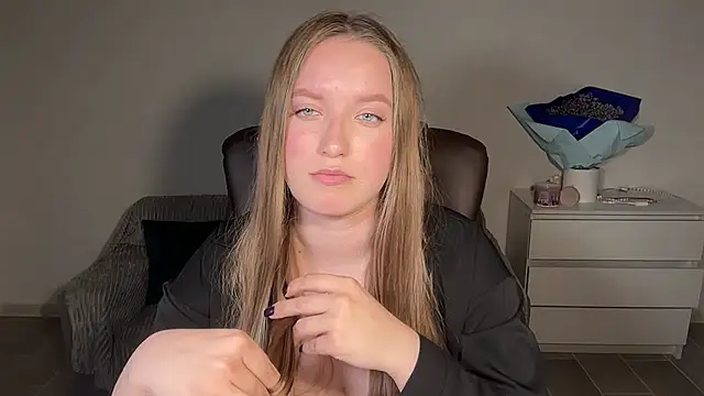 EvaMaddison online show from April 21, 2026, 8:37 pm