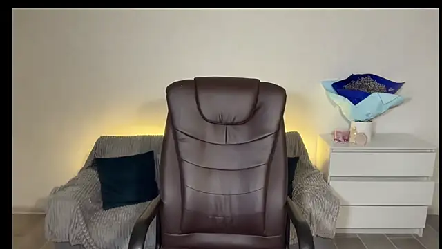 Snapshot of EvaMaddison chatting on March 15, 2026, 5:42 pm EvaMaddison online show from March 15, 2026, 5:42 pm