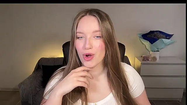 Snapshot of EvaMaddison chatting on March 9, 2026, 3:54 am EvaMaddison online show from March 9, 2026, 3:54 am