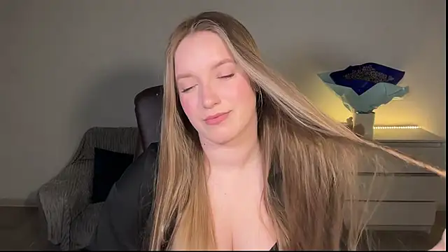 EvaMaddison online show from May 11, 2026, 12:12 am