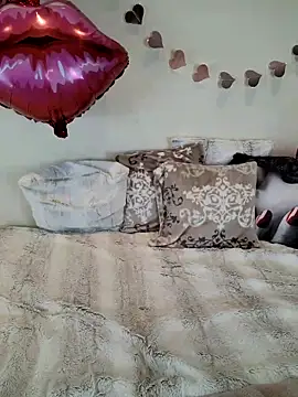 Snapshot of AureliaDoux chatting on February 13, 2025, 8:45 pm AureliaDoux online show from February 13, 2025, 8:45 pm