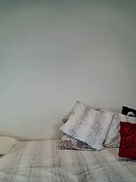 Snapshot of AureliaDoux chatting on March 9, 2025, 2:54 pm AureliaDoux online show from March 9, 2025, 2:54 pm