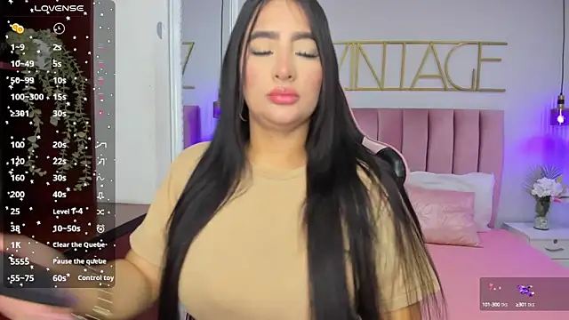 Snapshot of amy-thomson1 chatting on October 21, 2025, 12:04 pm amy-thomson1 online show from October 21, 2025, 12:04 pm