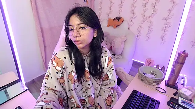 Nami usagi online show from December 17, 2025, 1:49 pm