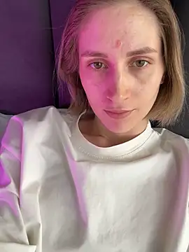 Snapshot of Feral_berry_8133 chatting on February 19, 2025, 6:00 am Feral berry 8133 online show from February 19, 2025, 6:00 am