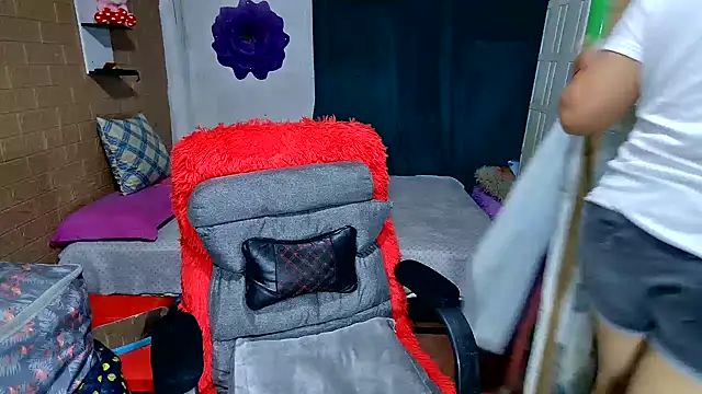 Snapshot of M_e_c_e_l chatting on March 12, 2026, 10:03 pm M e c e l online show from March 12, 2026, 10:03 pm