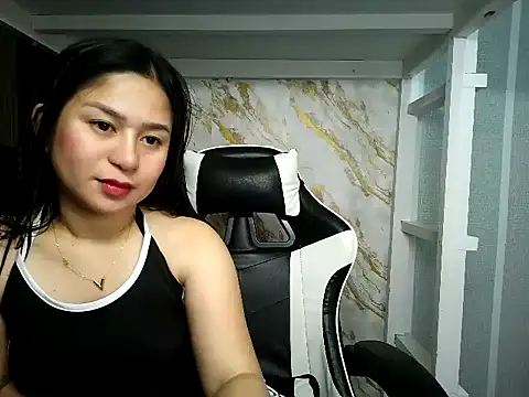 Snapshot of Mia_2022 chatting on November 21, 2025, 6:23 am Mia 2022 online show from November 21, 2025, 6:23 am