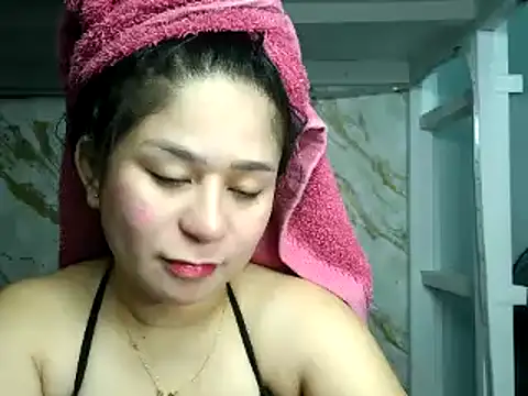 Snapshot of Mia_2022 chatting on November 8, 2025, 6:39 am Mia 2022 online show from November 8, 2025, 6:39 am