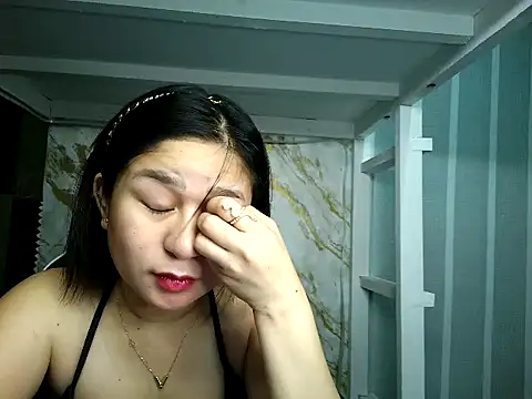 Snapshot of Mia_2022 chatting on October 19, 2025, 8:06 am Mia 2022 online show from October 19, 2025, 8:06 am