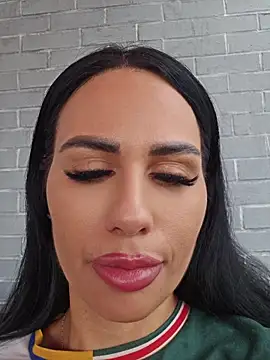 Snapshot of Lorettelorena chatting on July 20, 2026, 10:39 am Lorettelorena online show from July 20, 2026, 10:39 am